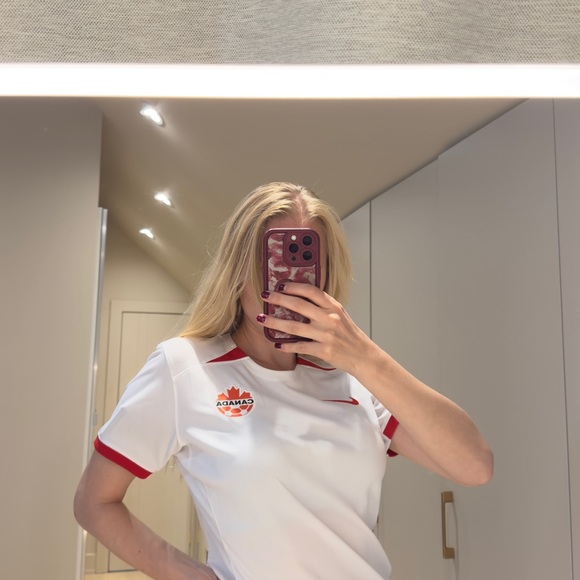 “ New Stylish White Nike Soccer Jersey with Red Design & Canada Logo - stylish - Picture 5 of 6